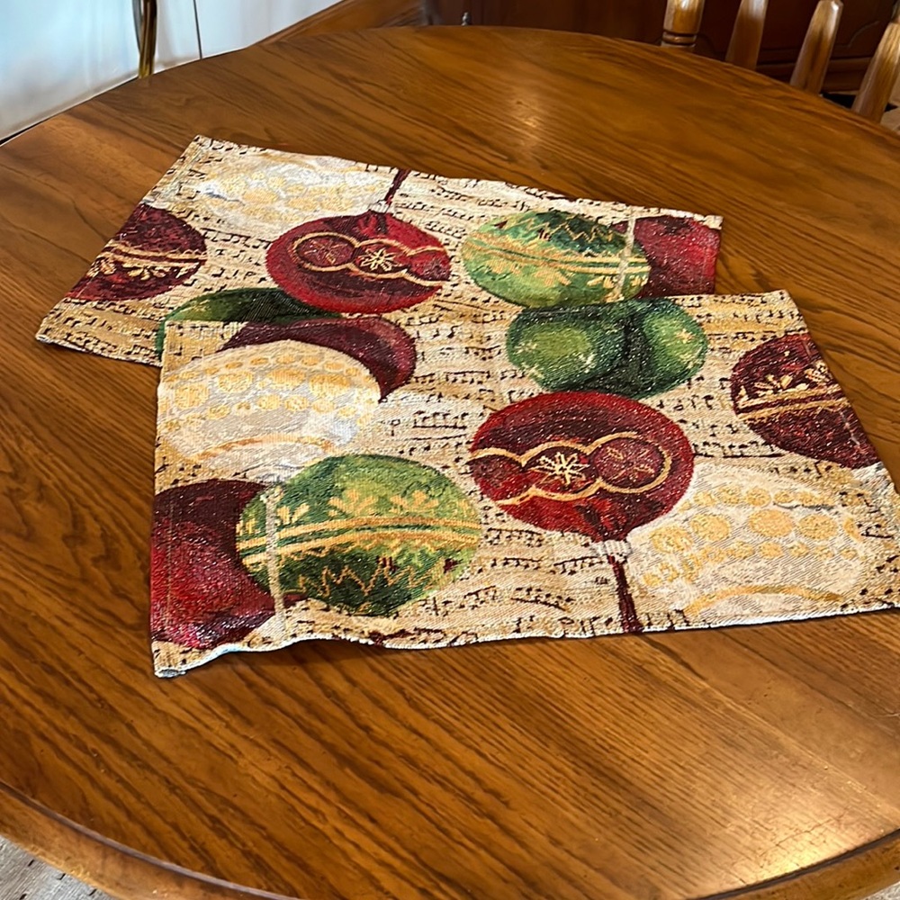 Christmas placemats, previously owned good condition